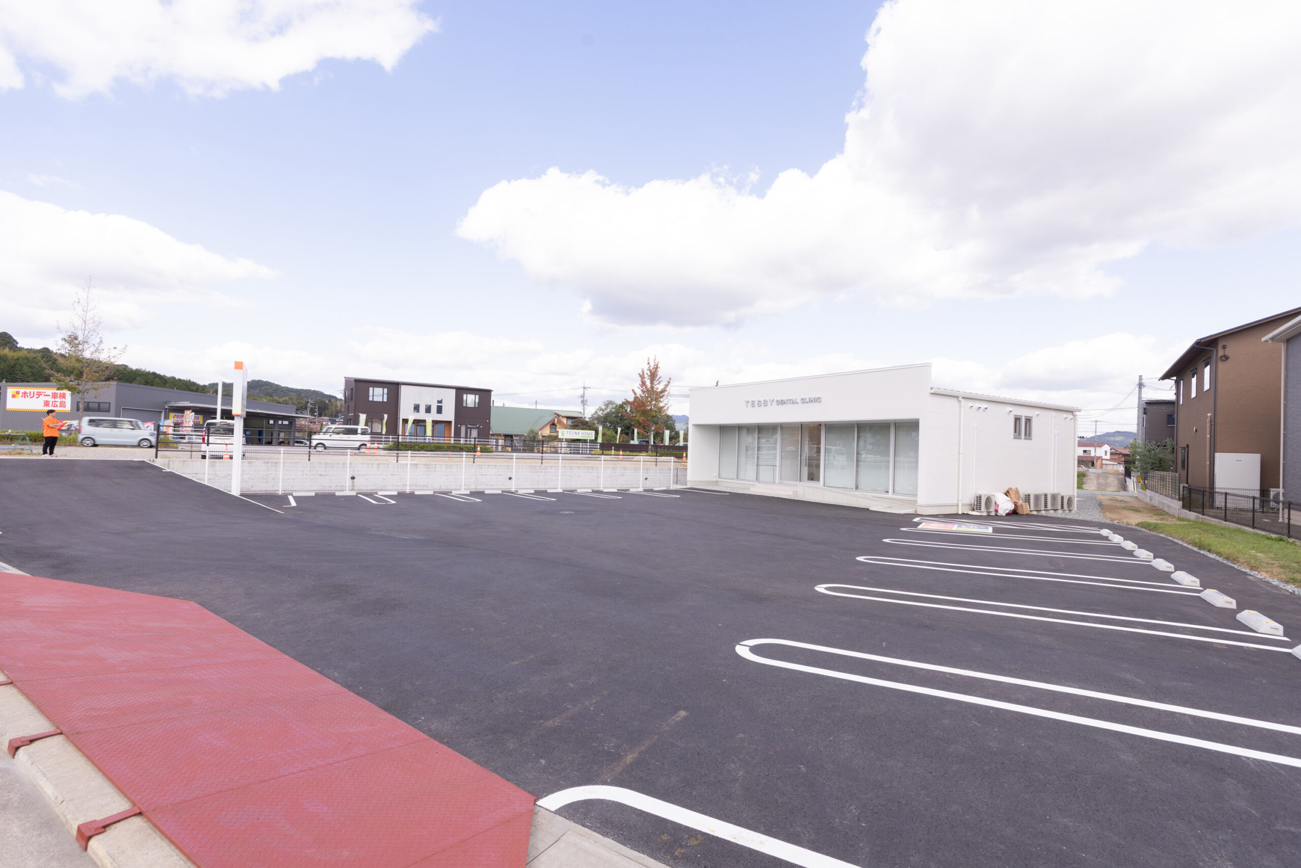 広い駐車場を完備